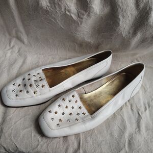 White Star-Studded Women's Loafers